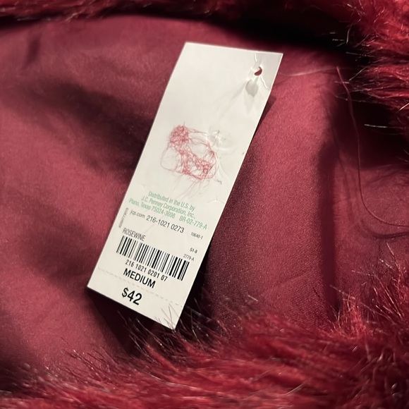 Decree NWT Burgundy Faux Fur Vest - Picture 5 of 5